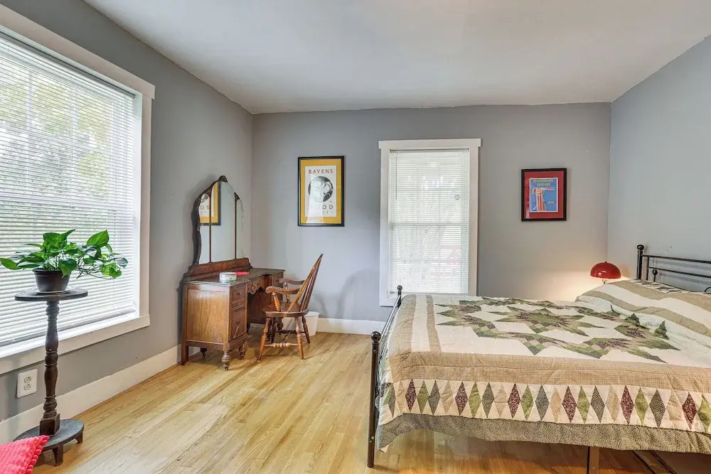 Farmhouse on 1 Acre Near Historic Dtwn Danville — фото 5