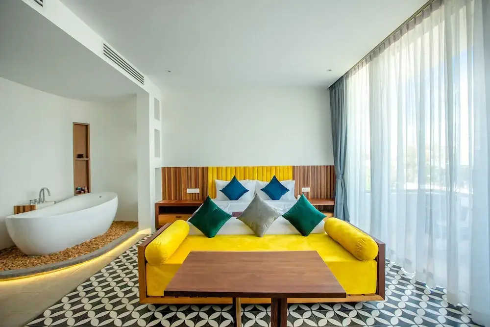 Deluxe Double room with balcony (full double bed)