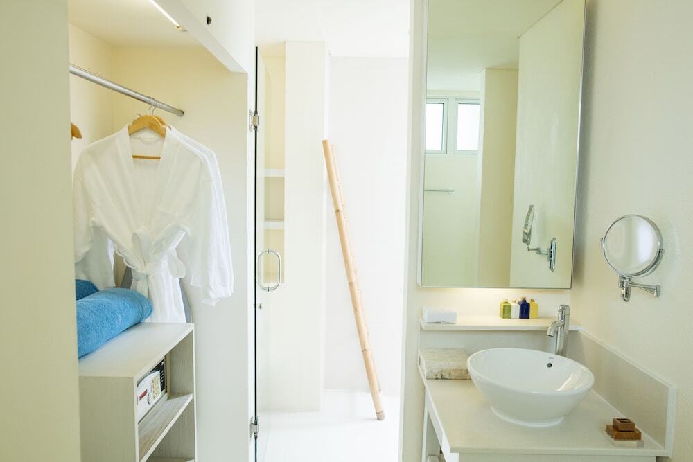 Holiday Inn Resort Kandooma Maldives