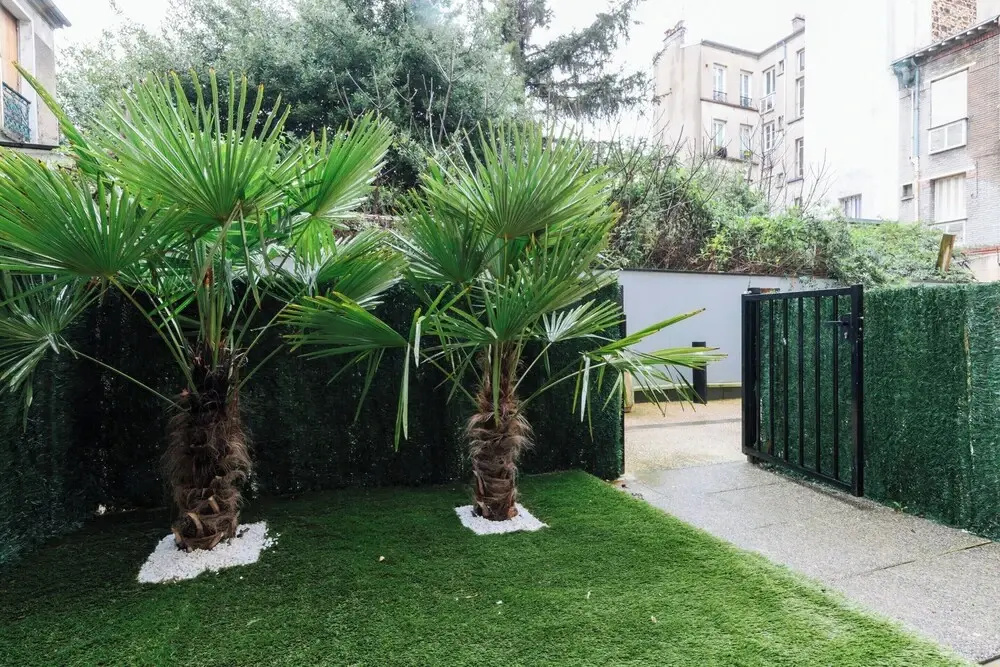 Serene Break With Terrace on the Outskirts of Paris