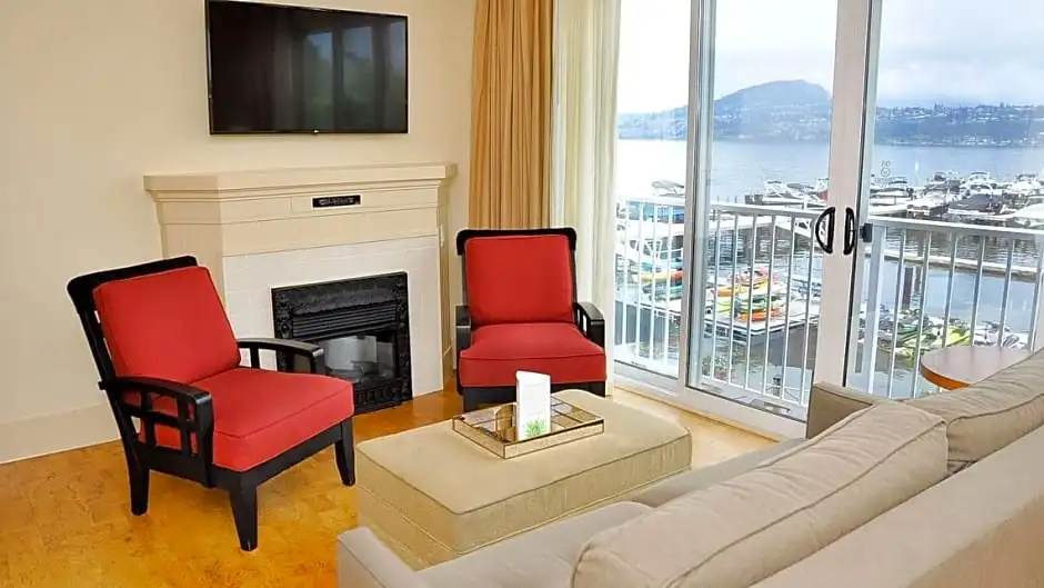 Luxury Suite with lake view