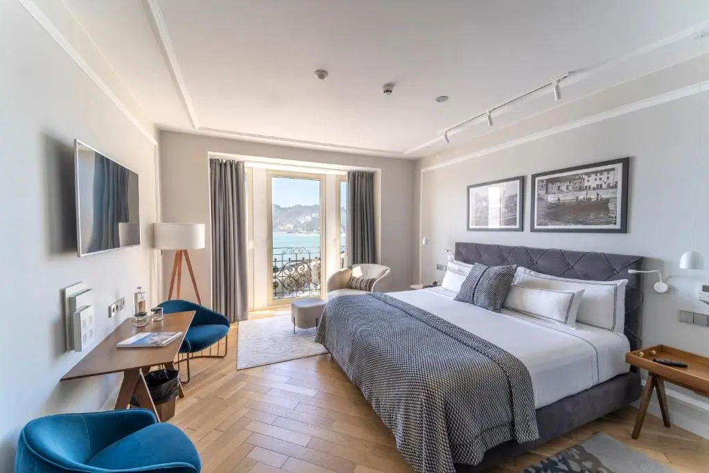 Double room with sea view (full double bed)