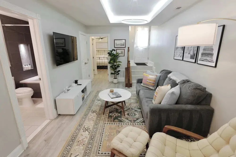 Stellar Stay Near Metro + Parking