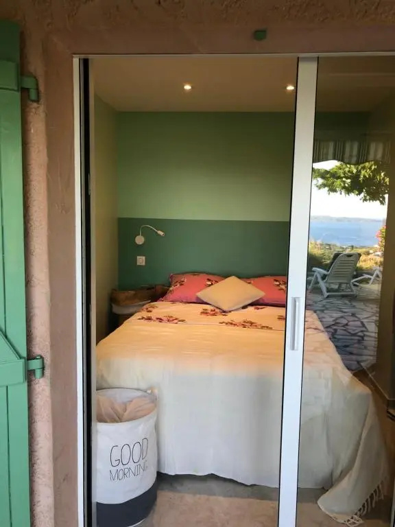 Beautiful gulf of St Tropez Mazet with large terrace, private area (swimming pools, tennis)