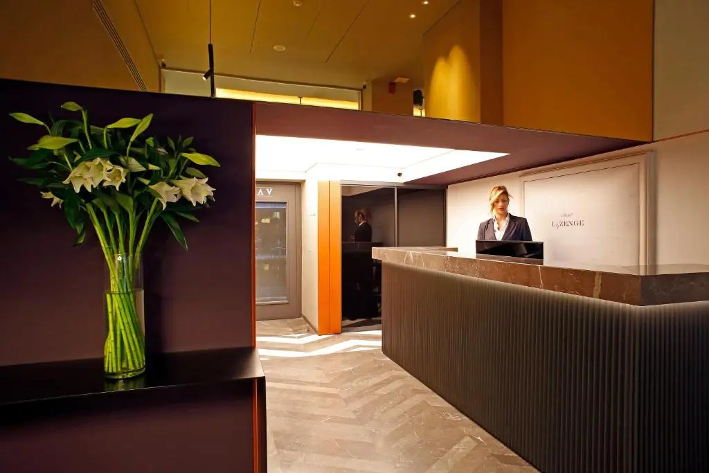 Lobby & Reception