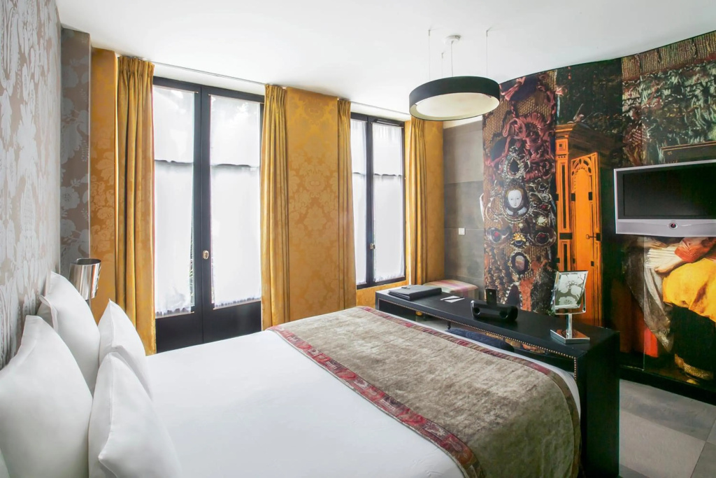 Отель Hotel Le Bellechasse Saint Germain в Париже