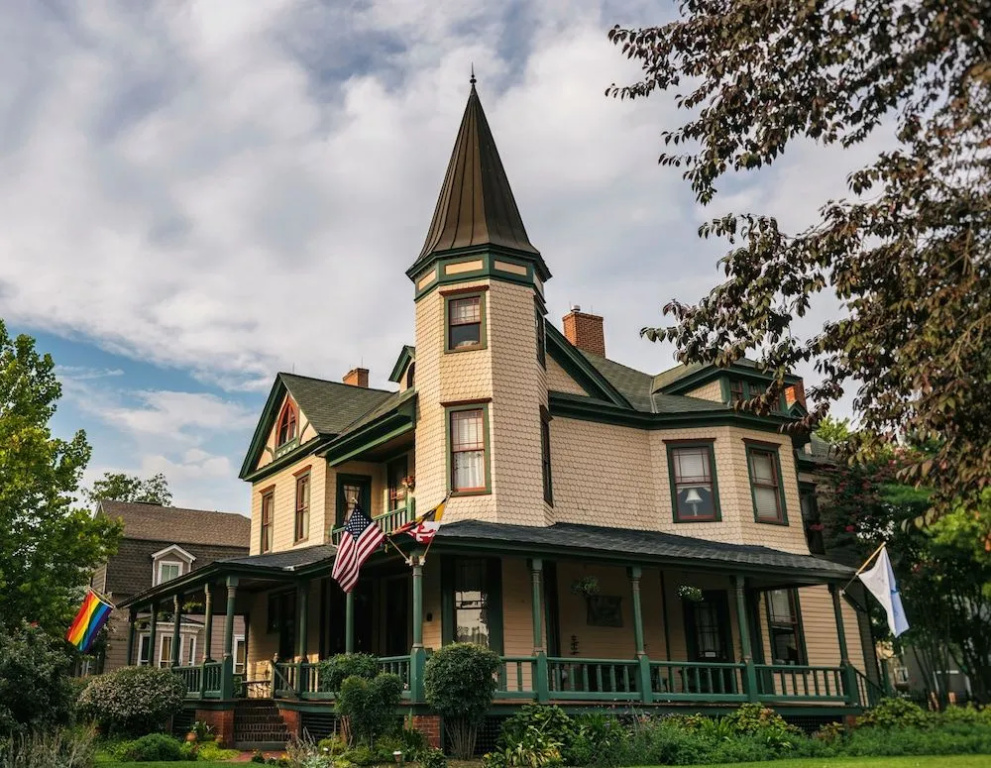 Hummingbird Inn