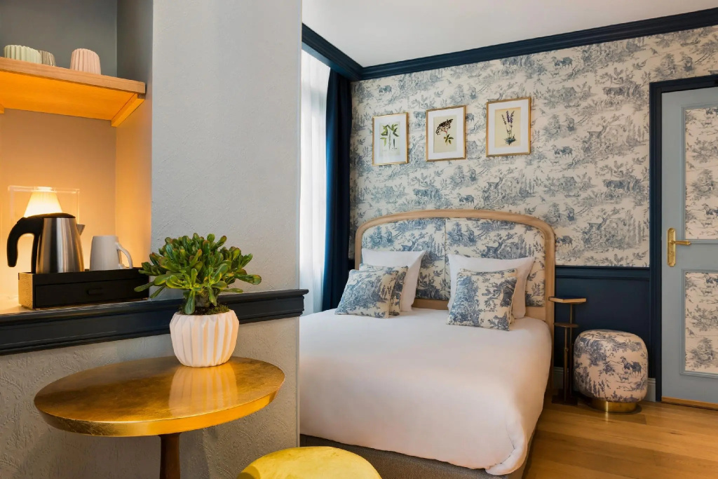 Classic Double room (full double bed)