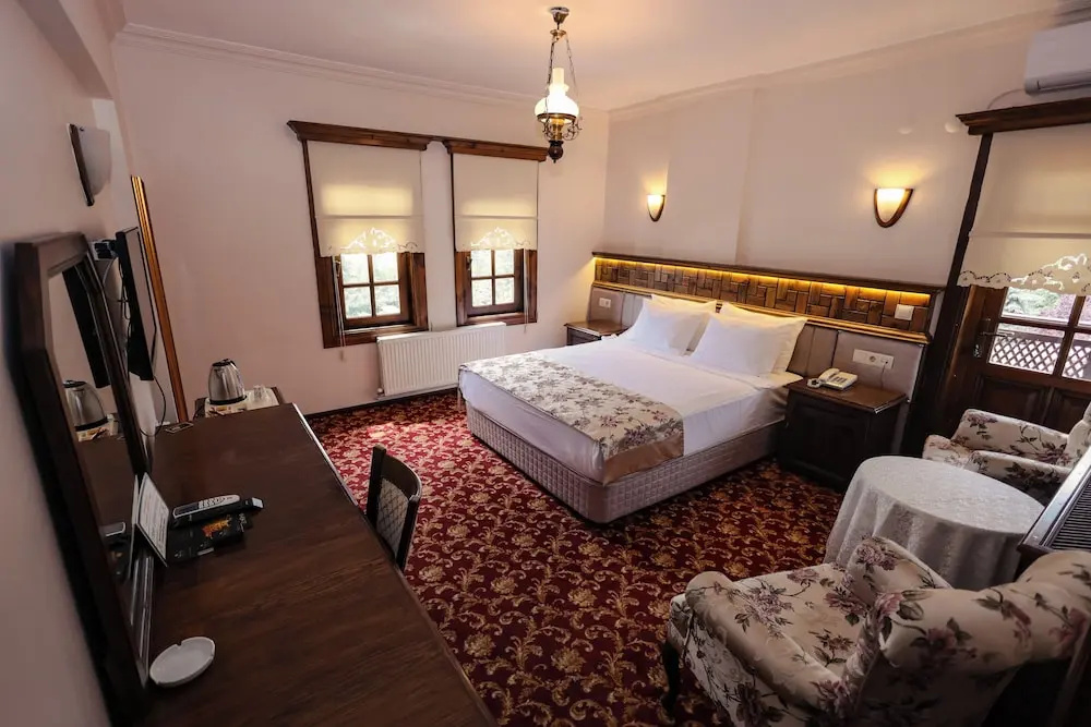 Standard Double room with balcony (full double bed)