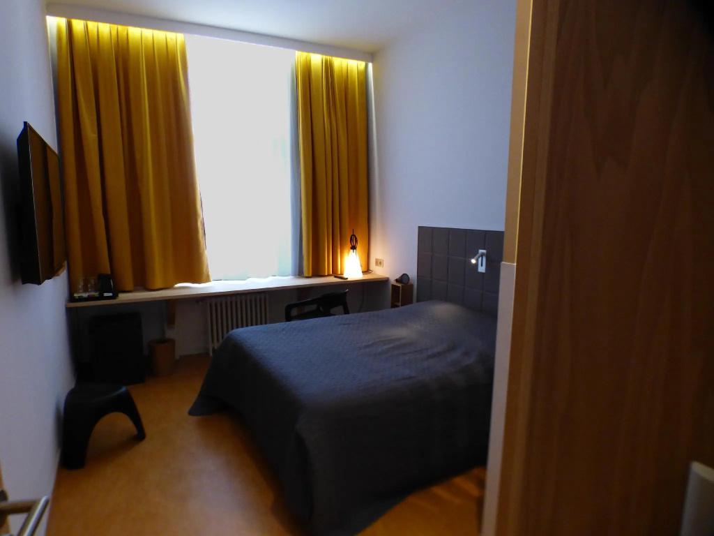 Executive Double room (full double bed)