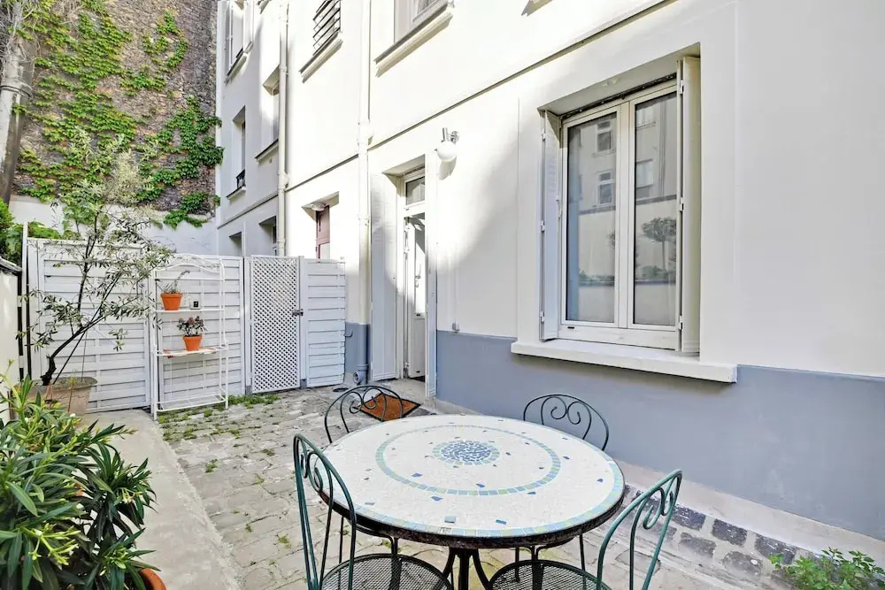 Cozy Studio With Terrace Near the Eiffel Tower