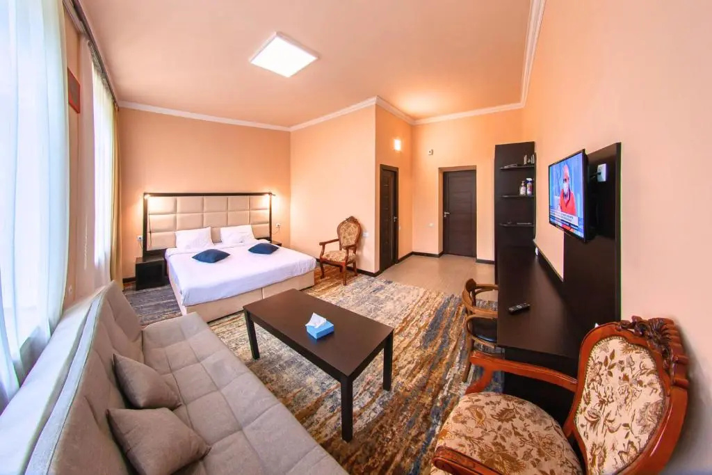 Deluxe Double room (full double bed)