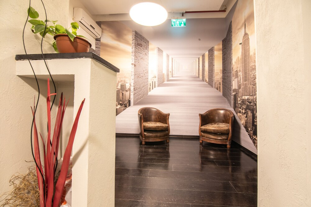 Lobby & Reception