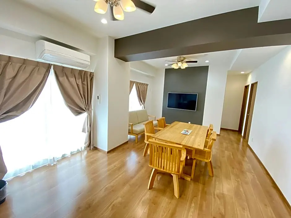 4 Bedrooms Apartment