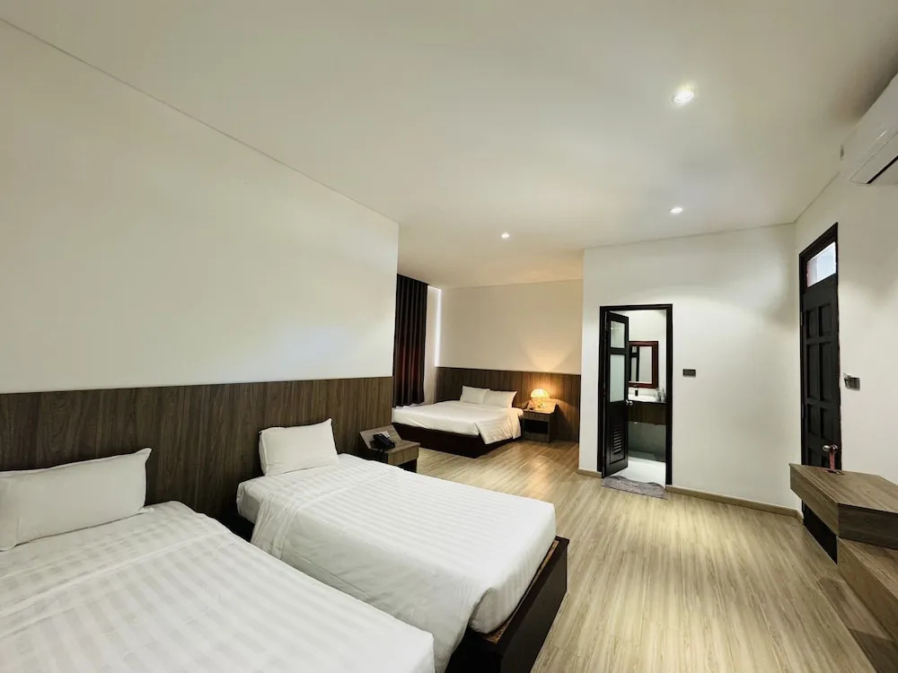 Deluxe Family room with balcony and with garden view
