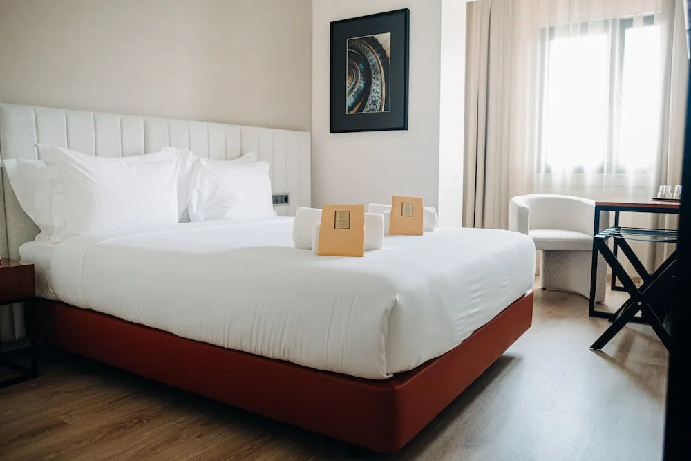Deluxe Double room (full double bed)