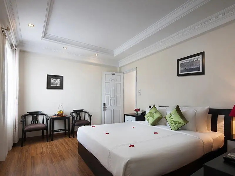 Deluxe Double room with city view (full double bed)