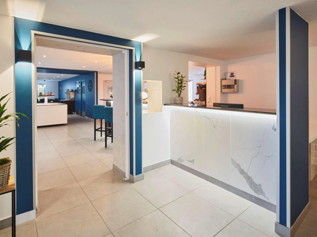 Lobby & Reception