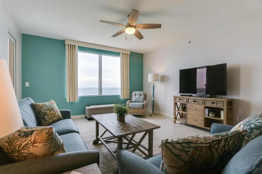 4 Bedrooms Apartment with sea view