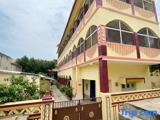Jolly Homes - 400 Mtrs from ISKCON