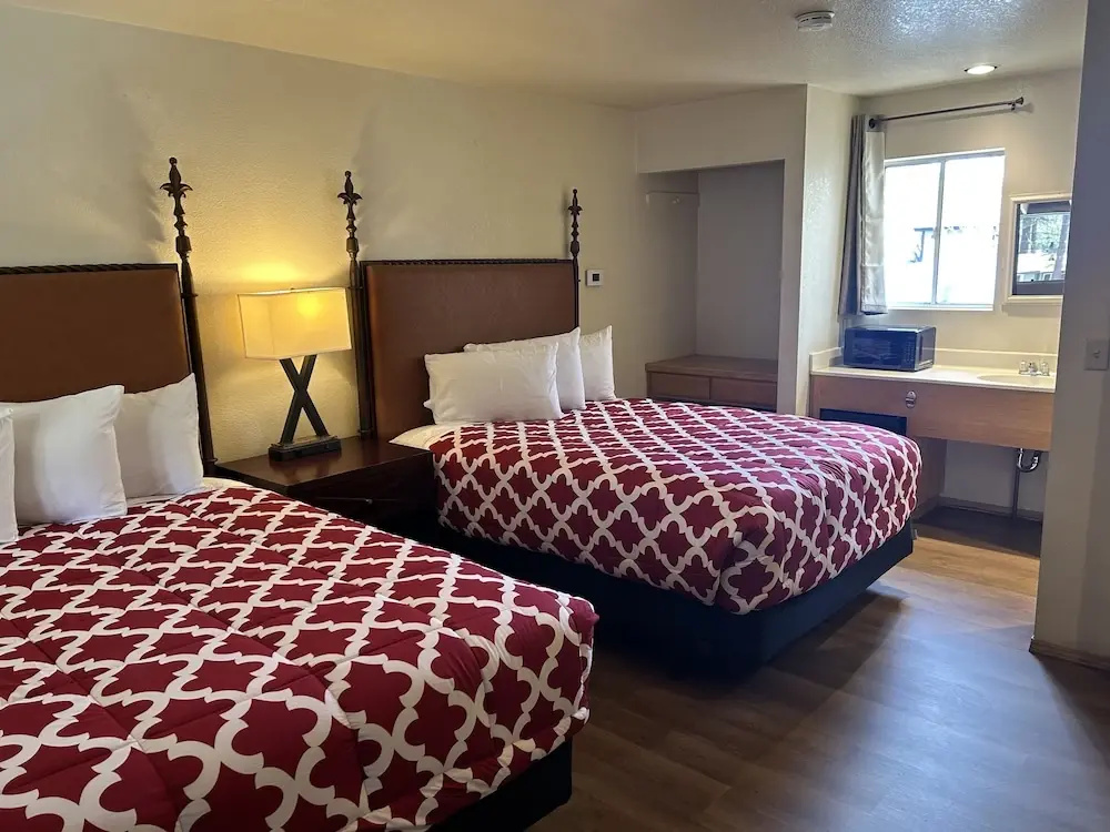 Deluxe Double room (full double bed)