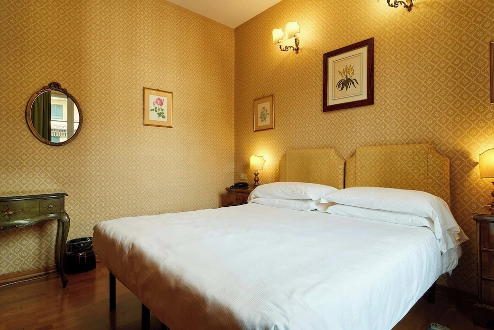 Classic Double room (full double bed)