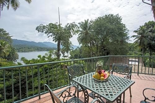 Oruthota Chalets