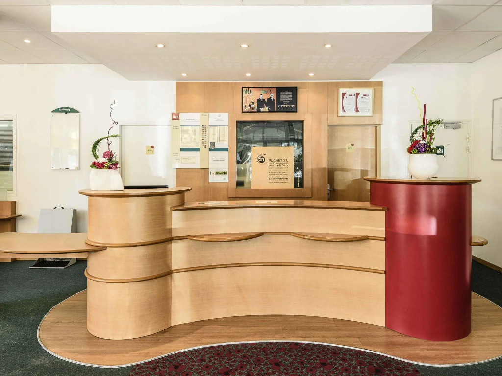 Lobby & Reception