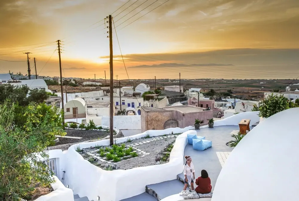 Finikia Oia Suites
