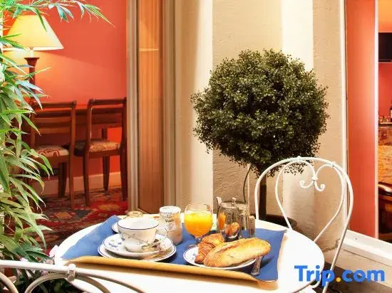 Relais Du Louvre 84