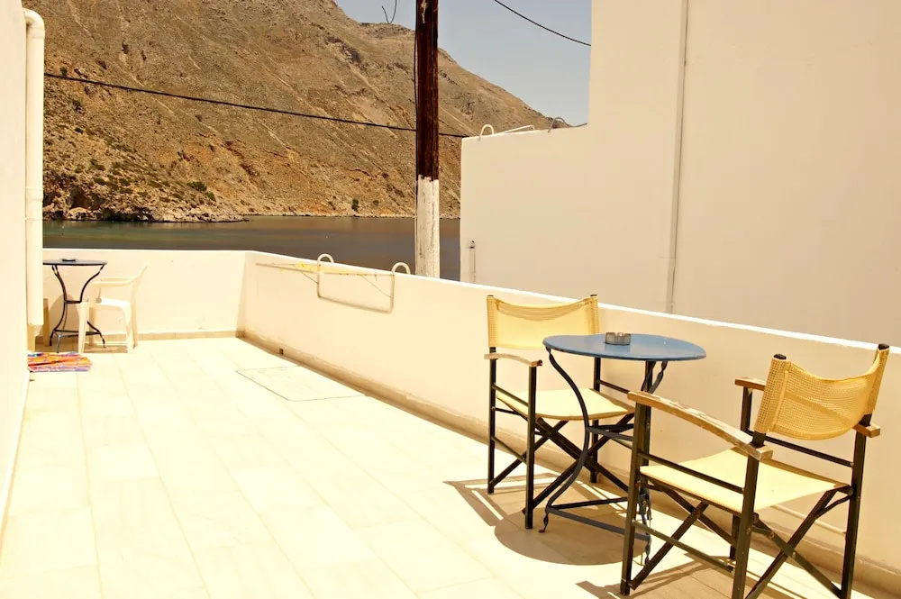 Standard Double room with partial sea view (full double bed)