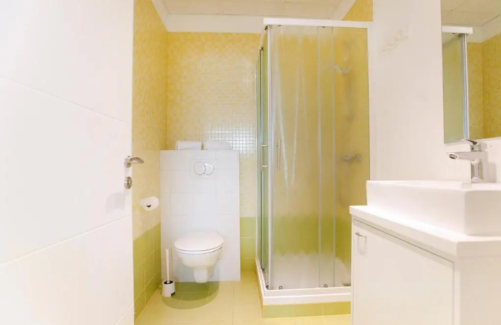 Deluxe Double room (full double bed)