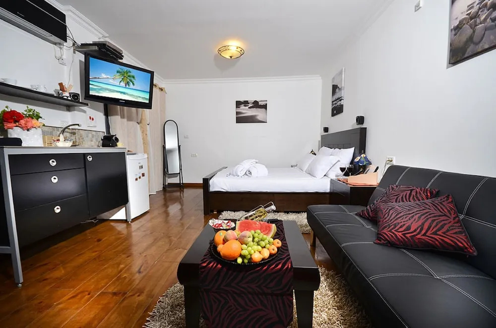 Double Suite (full double bed)