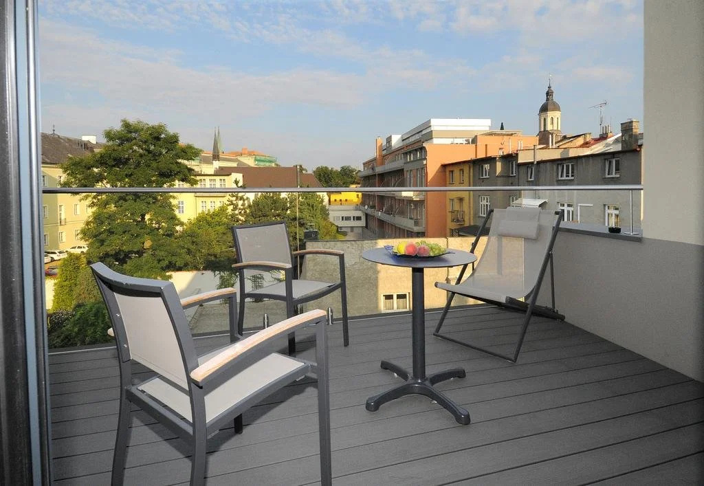 Balcony & Terrace
