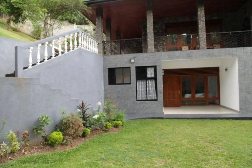 AA Circuit bungalow