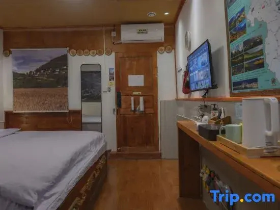 Standard Double room with courtyard view (full double bed)