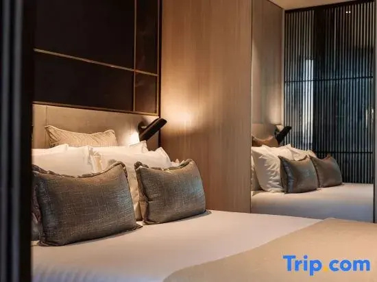 Suite with balcony