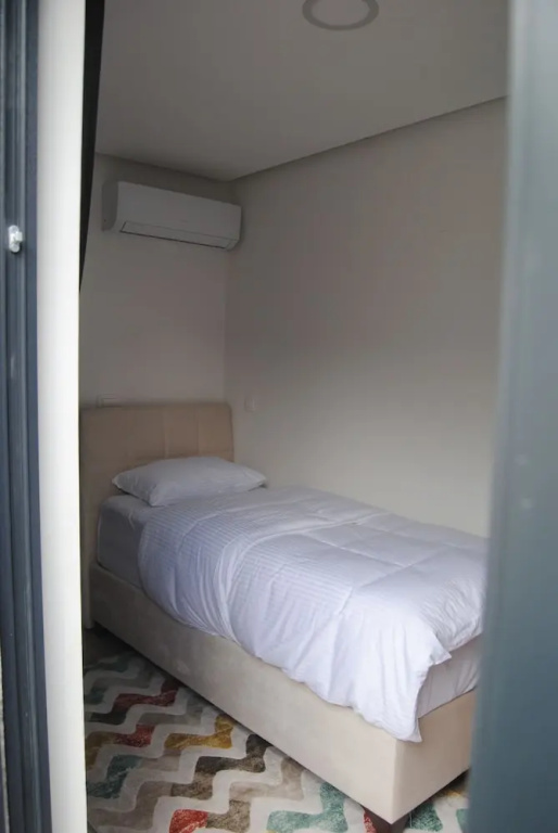 Economy room