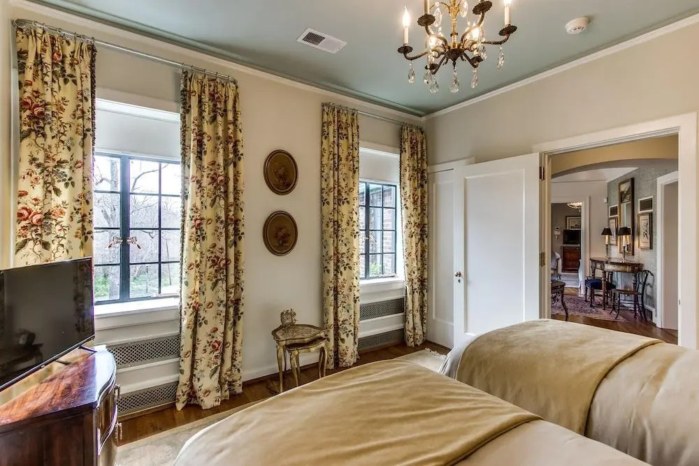 Julian Price House — фото 3