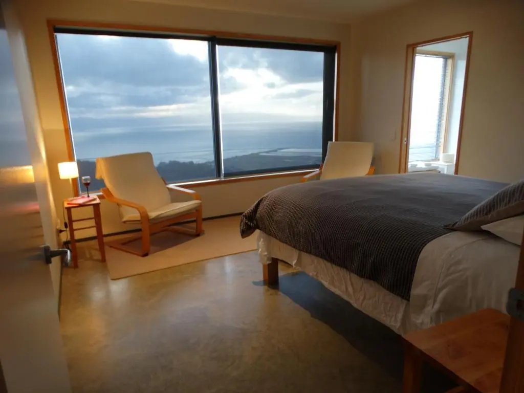 標準雙人房,設有露台及海景,配備雙人床