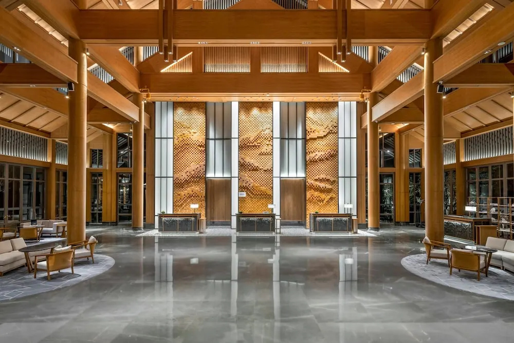 Lobby & Reception