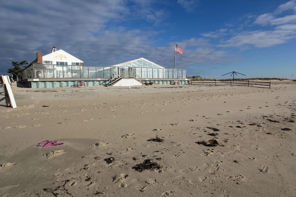 Beach & Waterfront