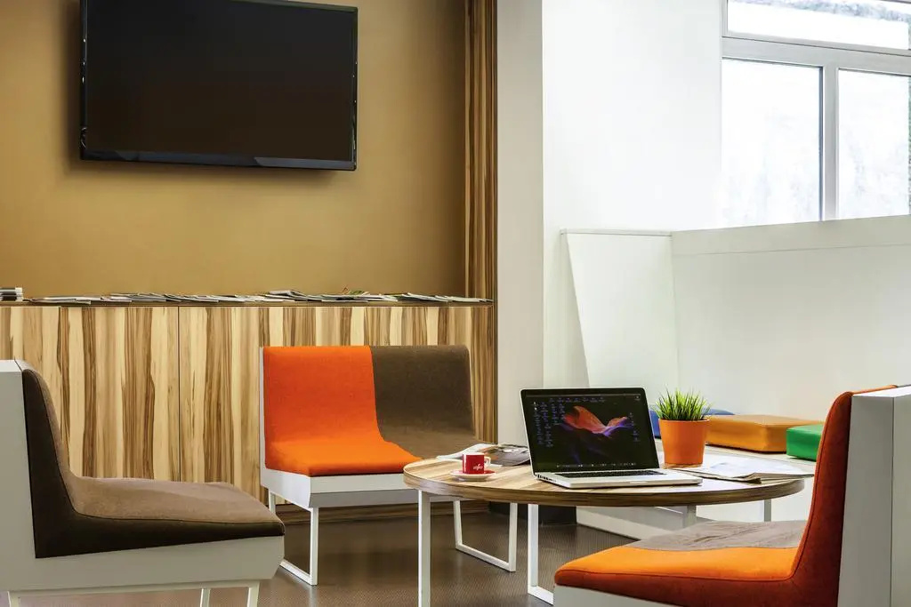 Lobby & Reception