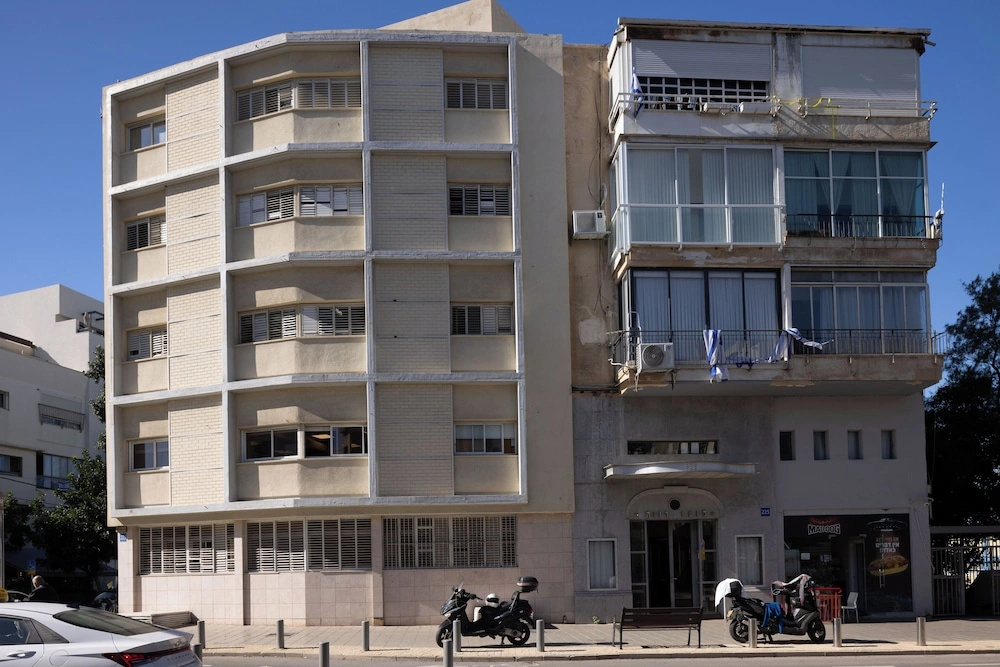 Charming 1BR Apt by Sea N' Rent