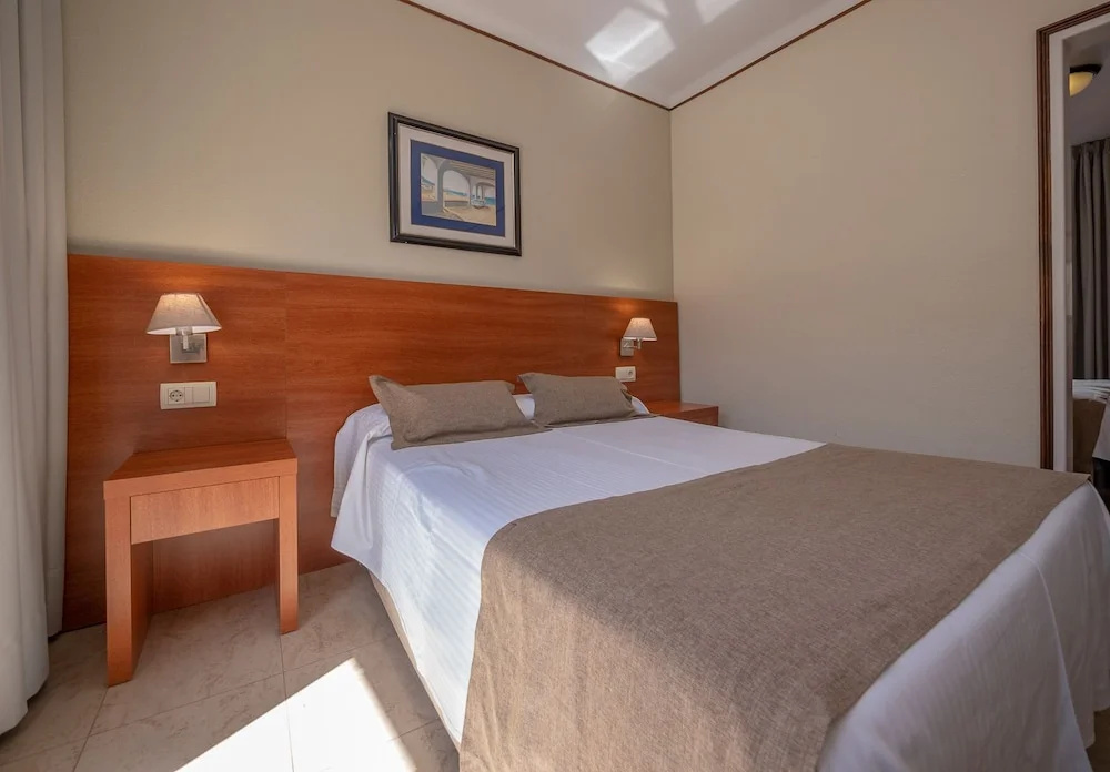 Standard Double room with balcony (full double bed)