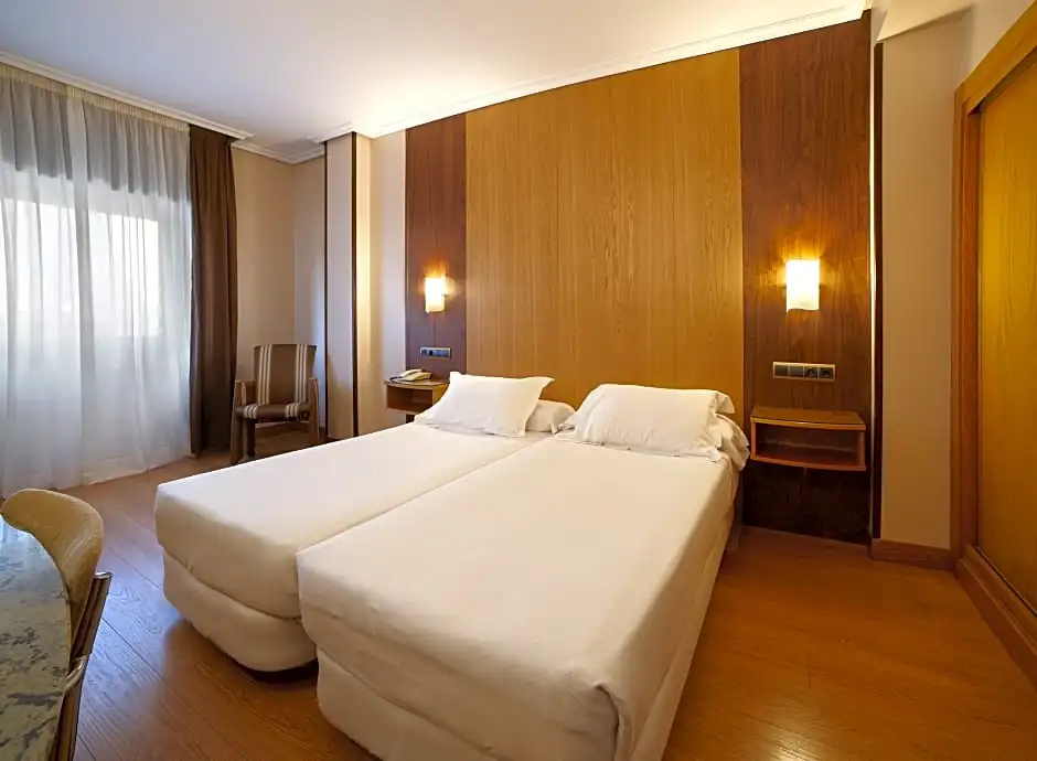 Hotel Zenit Dos Infantas - Chambres