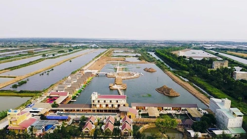 Beach & Waterfront