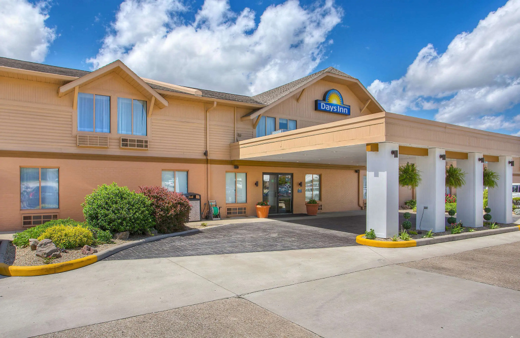 Clarion Pointe Jasper