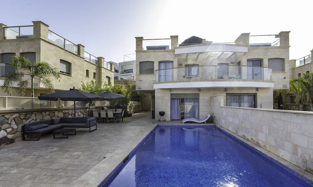 Luxury Villa 4BR with private pool & Jacuzzi Sea View - фото 13