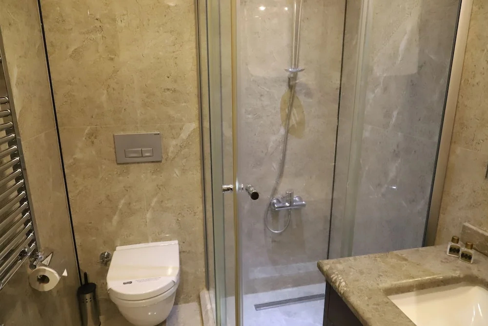 Comfort room
